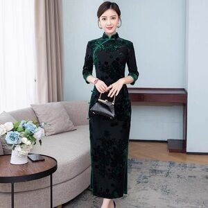Elegant Green and Black Cheongsam Dress
